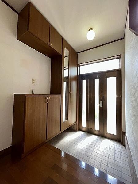 玄関を拡大表示