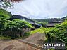 外観：豊かな緑に囲まれた現地土地写真です。広々とした敷地が特徴でゆったりとした雰囲気が感じられます。自然を身近に感じることができ落ち着いた環境が魅力です。周囲には木々が多く開放感のある眺望です。