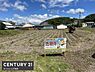 外観：開放感のある現地土地写真です。広々とした敷地でさまざまな利用が可能です。周辺には住宅が点在しており暮らしやすいエリアです。空の広がりと自然を感じられる環境です。