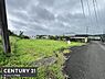 地図：現地案内図には広々とした土地の様子がしっかりと写っています。周囲に建物が点在し落ち着いた雰囲気が伝わる写真です。道路に面しておりアクセスもわかりやすいです。