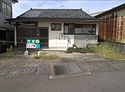 道路から平坦の土地になります。