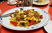 桃花まで1032m、肉団子は外はカリカリで甘酢あんかけとマッチ。春巻きも外はサクサクで中はとろみと具はたくさんです。麻婆豆腐は少しピリ辛