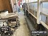 その他：実用的な屋外スペースが確保されておりさまざまな用途に活用できます。物置や自転車置き場としても便利です。隣接する施設や住宅が近く利便性のある立地です。防犯性の高い設計で安心してお使いいただけます。