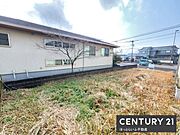 広々とした現地土地は様々な計画に適しています。日当たりが良く開放的な空間を提供します。周囲には落ち着いた環境が広がり便利な立地に位置しています。