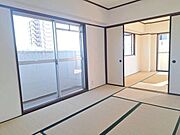 和の空間を感じながら、一人の時間を過ごすのもいいですね。趣味のお部屋などの様々な用途に利用可能な和室。