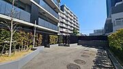 敷地内に駐車場あり。平面駐車場を完備。