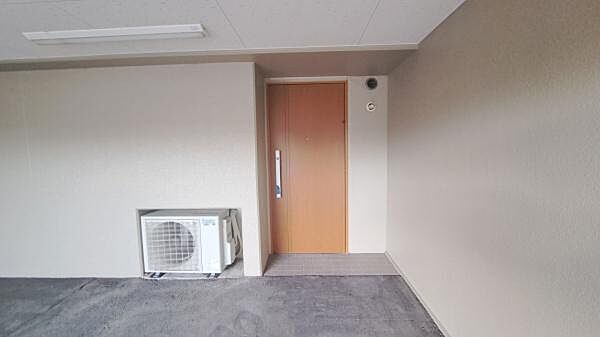玄関を拡大表示