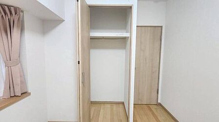 小さな部屋にもクローゼットは欠かせません。