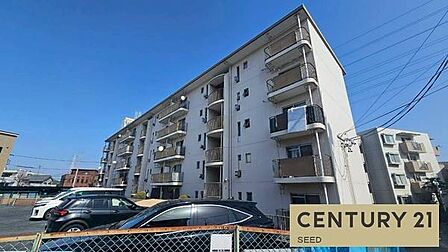 シンプルで落ち着いた外観・RC造5階建中古マンションです。
