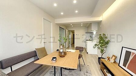シンプルで洗練されたリビング空間。インテリアの自由度も高く、理想のお部屋に仕上がります。
