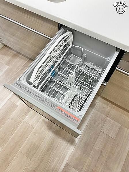 食器洗い乾燥機 食後の家事負担軽減だけでなく節水にも役立ちます!空いた時間をほかの家事にあてることが可能です。 食洗機は食器を洗いながら庫内も洗っているので、使用後のお手入れに手間がかかりません。