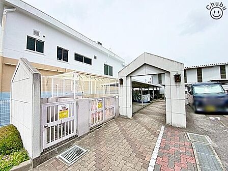 敷地内にゴミステーションがあります。朝の忙しい時間にも助かります。