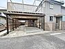 駐車場：お車は3台駐車可能(車種による)！ぜひ現地にて、実際の建物・駐車・環境・街並み・日当たりなどなどご確認ください！平日・お仕事帰りなど、いつでもご案内できますので、お気軽にお問い合わせください！