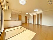 21.2帖のLDK　明るく広々としたリビングで家族団らんの時間はいかがでしょうか？