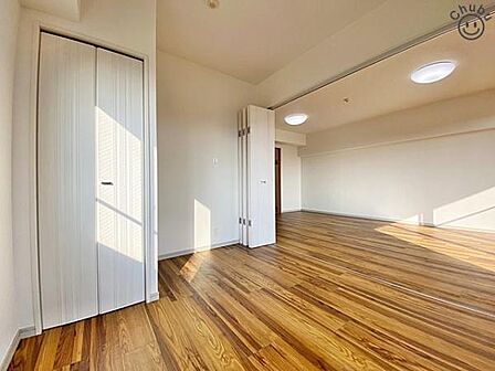 5.0帖洋室 リビングと合わせると20.6帖の広々した空間になります。