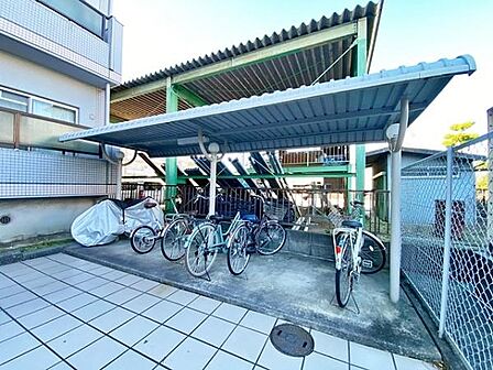 屋根付きの自転車置場