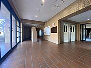 いつも清潔に保たれたエントランス部分　総戸数185戸のマンションです
