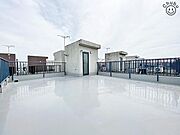 ルーフテラスはお子様の遊び場にもピッタリ！ペットの日光浴やグリーンを育てたり、日当たりの良いルーフテラスは様々な利用が可能です。アウトドアチェアを置けばホッと一息つける空間にも変わります！