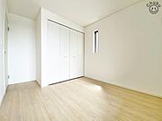 家族一人ひとりにあわせたプライベートな空間。充分な広さとクローゼットを設置したお部屋はお子様の成長を促します！お子様の成長を支える、勉強や好きなことに没頭する学びの空間にピッタリです！