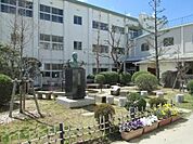 蒲郡市立蒲郡中学校まで400m
