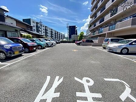 駐車場(5000円/月) ぜひ現地にて、実際の建物・駐車・環境・街並み・日当たりなどなどご確認ください!平日・お仕事帰りなど、いつでもご案内できますので、お気軽にお問い合わせください!