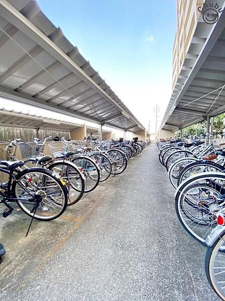 屋根付きの自転車置場