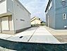 駐車場：お車は4台駐車可能(車種による)！ぜひ現地にて、実際の建物・環境・街並み・日当たりなどなどご確認ください！平日・お仕事帰りなど、いつでもご案内できますので、お気軽にお問い合わせください！