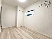 5帖の洋室　明るく風通しの良いクローゼット付きの洋室です