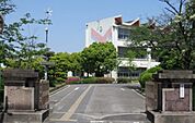 横須賀小学校まで40m