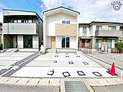 お車は2台駐車可能(車種による)ぜひ現地にて、実際の建物・環境・街並み・日当たりなどなどご確認ください！平日・お仕事帰りなど、いつでもご案内できますので、お気軽にお問い合わせください！