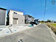 接道：南東側公道約5.7ｍ　ぜひ現地にて、実際の建物・駐車・環境・街並み・日当たりなどなどご確認下さい！平日・お仕事帰りなど、いつでもご案内できますので、お気軽にお問い合わせ下さい