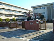安城市立二本木小学校まで640m