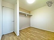 家族一人ひとりにあわせたプライベートな空間。充分な広さとクローゼットを設置したお部屋はお子様の成長を促します！お子様の成長を支える、勉強や好きなことに没頭する学びの空間にピッタリです！