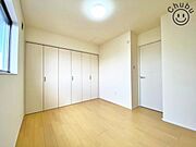 5帖の洋室　子供部屋にピッタリなクローゼット付きの洋室です。
