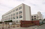 豊橋市立豊岡中学校まで650m