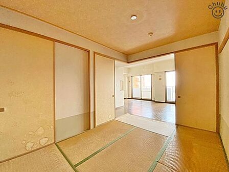 6.0帖和室 リビングに隣接した和室は小さなお子様の遊び場やスタディスペースとしても使えます。
