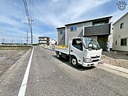 接道：北側公道約6.7ｍ　ぜひ現地にて、実際の建物・駐車・環境・街並み・日当たりなどなどご確認ください！平日・お仕事帰りなどいつでもご案内できますので、お気軽にお問い合わせください！