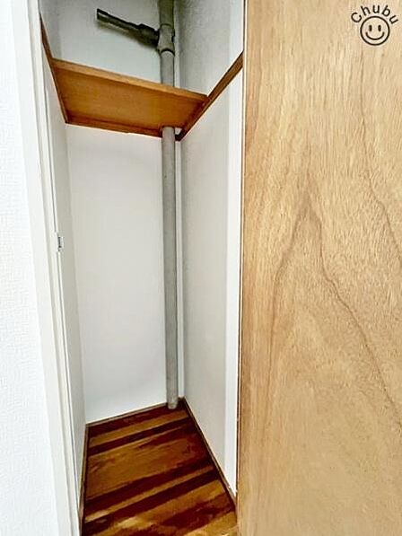 ホールには収納があり、生活空間の整理整頓を保つことができます!掃除機や買いだめの日用品、防災用品、季節物など様々なものを収納できます!あると便利な収納をしっかり配置しました!