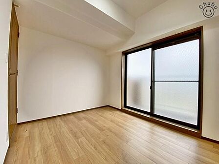 納戸は、居室としてもお使いいただけます。明るい日差しが注ぎこんで快適なプライベートスペースになりそうです。通風も良好なため、心地よくお過ごしいただけます!