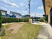 お庭はお子様の遊び場にもピッタリ！自宅なら安心です。ペットの日光浴やグリーンを育てたり、日当たりの良いお庭は様々な利用が可能です。アウトドアチェアを置けばホッと一息つける空間にも変わります！