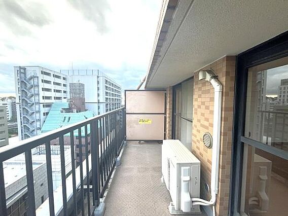 開放的なバルコ...