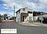 その他：現代的なデザインが印象的な外観です。角地に位置しており開放感があります。車庫スペースも確保されており車の出し入れもスムーズです。周囲の街並みに調和した住宅です。建物のメンテナンスも行き届いています。