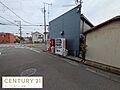 前面道路は広々...