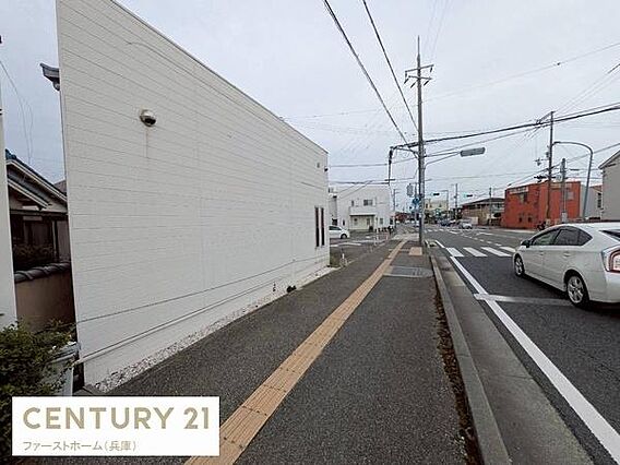 前面道路は歩道...
