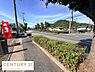 その他：現地からの眺望は前面道路が広く開放感があります。周囲には緑も多く見通しのよい環境です。交通量も確認しやすく周辺の様子がしっかり把握できます。遠くに山も見え自然を感じられるロケーションです。