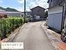 その他：周辺には自然が広がる穏やかなロケーションです。広めの道路で車の出入りがしやすいです。住宅街ならではの落ち着いた環境が感じられます。見通しの良い角地で安心感があります。