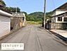 その他：道路から広がる緑豊かな眺望が特徴です。周辺は自然が身近に感じられる環境です。前面道路は比較的ゆとりがあり快適に往来できます。静かな雰囲気に包まれたロケーションです。