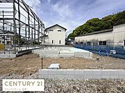 建築中の様子が確認できる物件です。