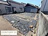 外観：現地土地写真です。周囲には住宅が並び落ち着いた雰囲気が広がっています。道路に面しておりアプローチもスムーズです。敷地は整形で車の進入も可能です。日当たりの良い立地となっています。