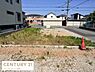 外観：現地土地写真は道路に面した形状が確認できます。日当たりもしっかりと確保されています。周辺には住宅が並んでおり落ち着いた印象です。敷地内は整地されておりすぐに活用できそうです。